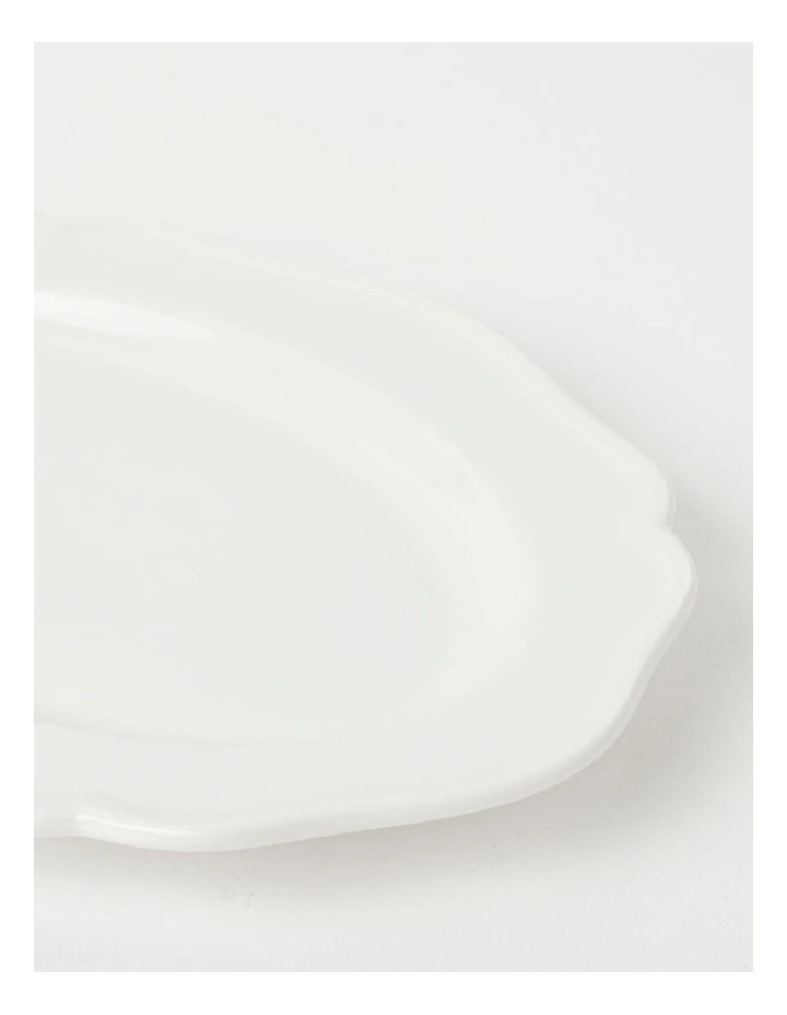 Scalloped Oval Plate in White