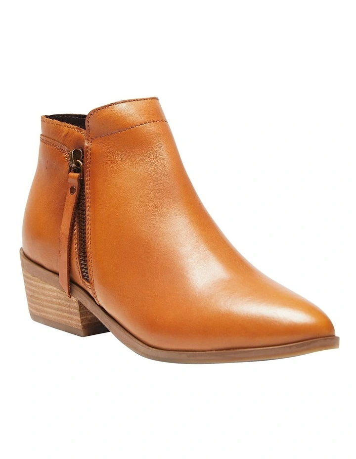 Nolan Tan Glove Boots