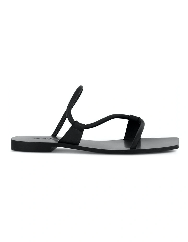 Gaia I Flat Sandals in Black