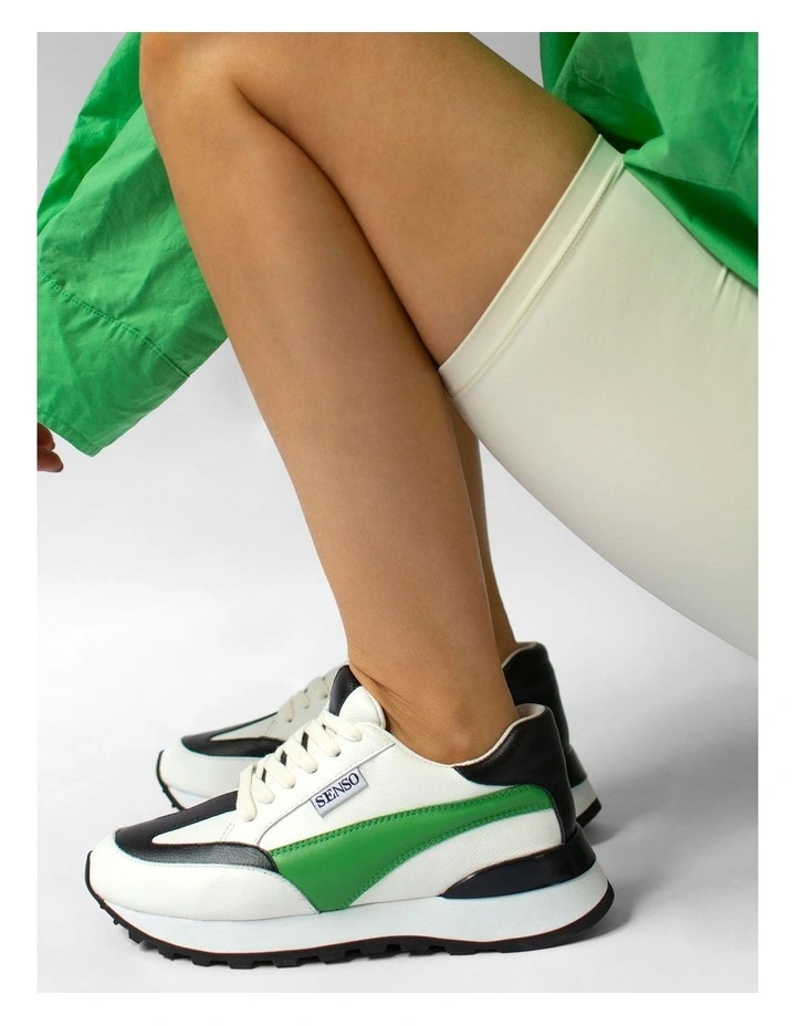 Eason III Sneaker in White