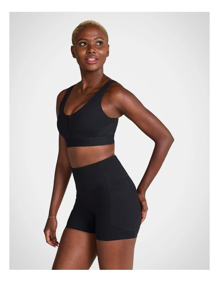 Sculpt Medium Impact Sports Bra in Black