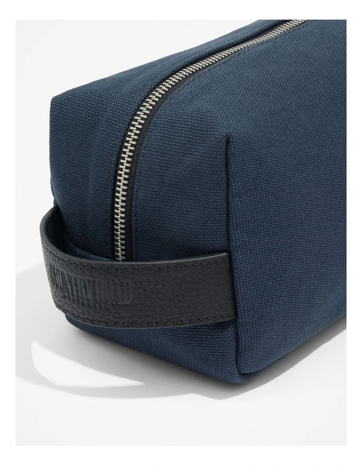 Organically Grown Cotton Heritage Wash Bag in Navy
