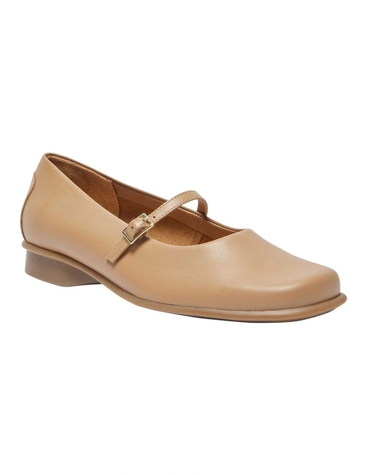 Katrina Flat Shoes in Camel Leather