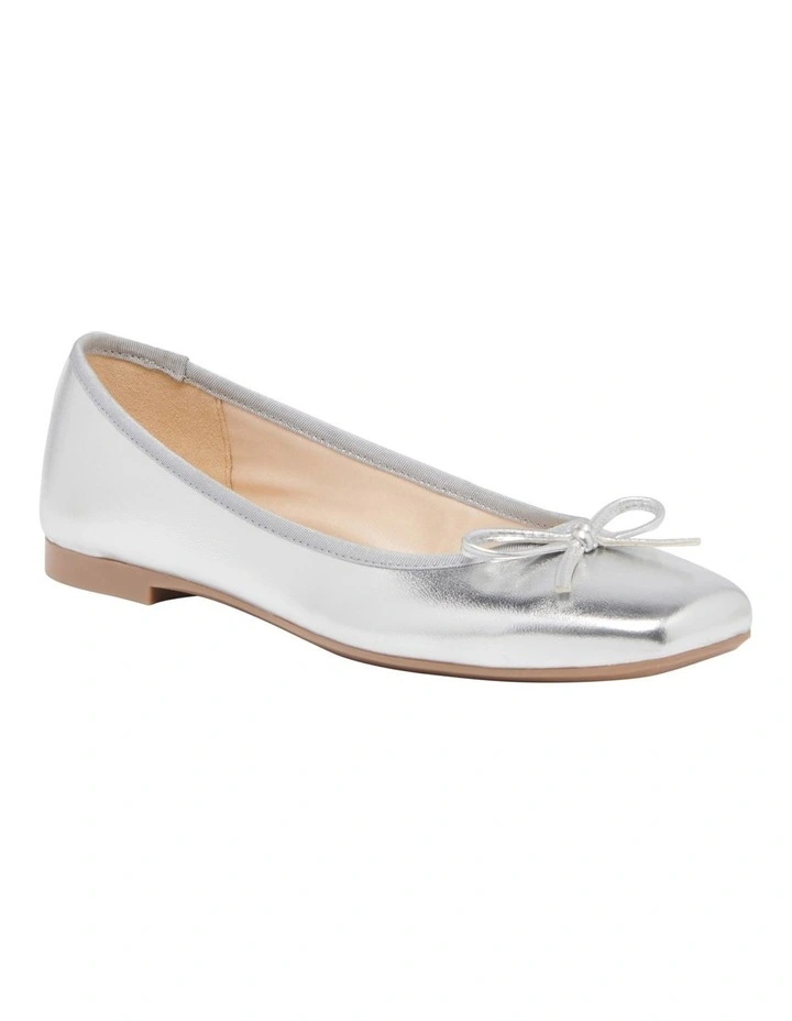 Tootsy Shoes in Silver
