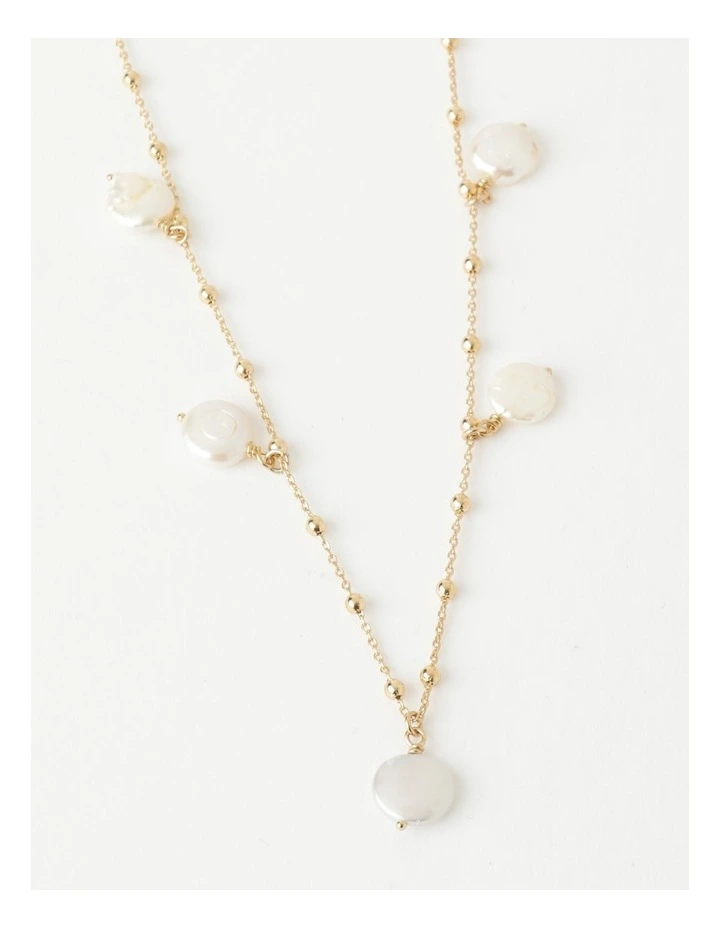 Station Pearl Short Necklace in Gold