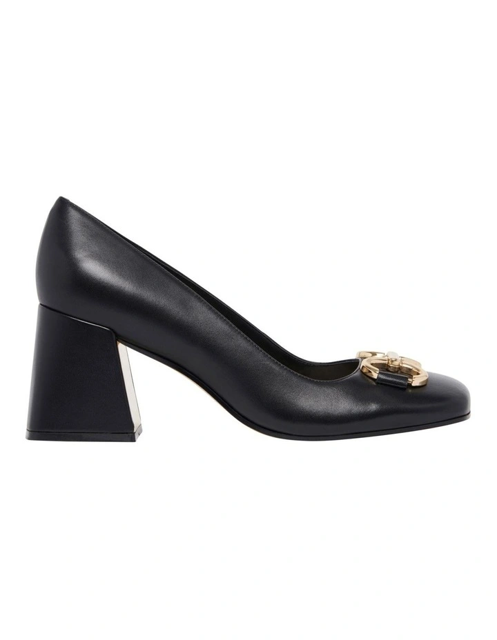 Caven Pump in Black