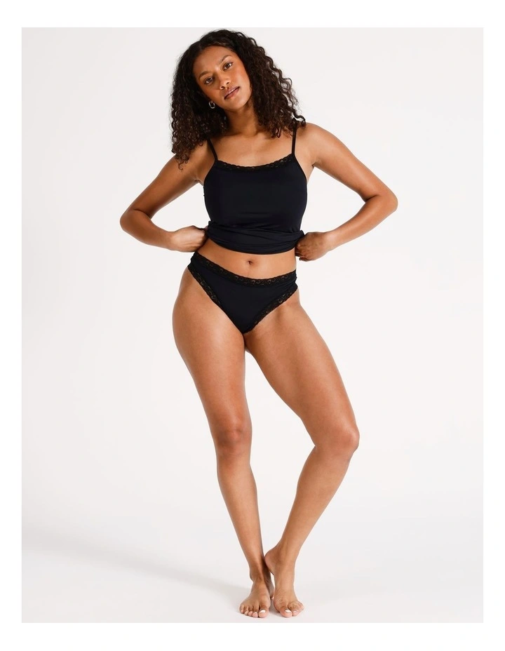 Smooth with Lace G-string in Black