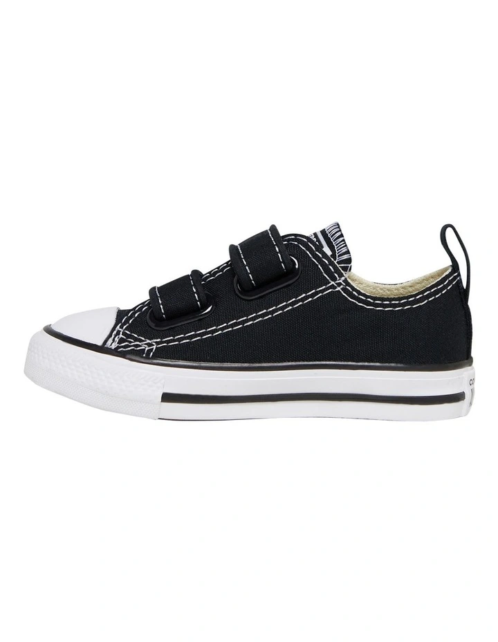 Chuck Taylor All Star 2V Ox Infant Sneakers in Black