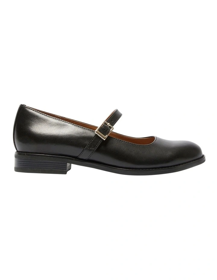 Gabriel Flat Shoes in Black Leather