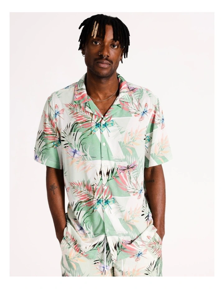 Dragonfly Print Short Sleeve Rayon Shirt in Green