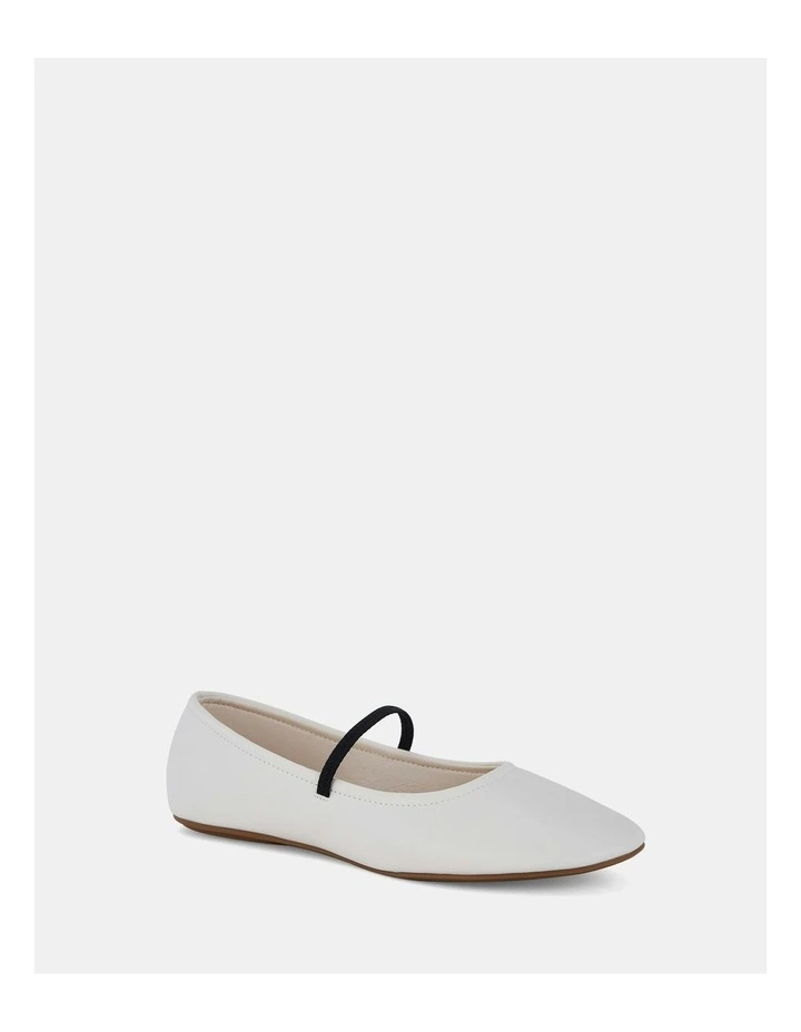 Calabria Ballet Flats in Cream