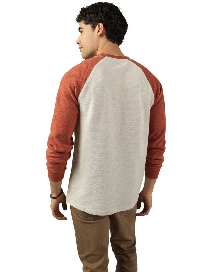 Long-Sleeve Raglan Logo Graphic Thermal T-shirt in Oatmeal Heather