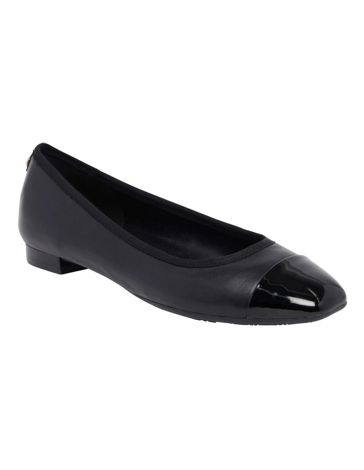 Ollin Ballet Flat Shoes in Black