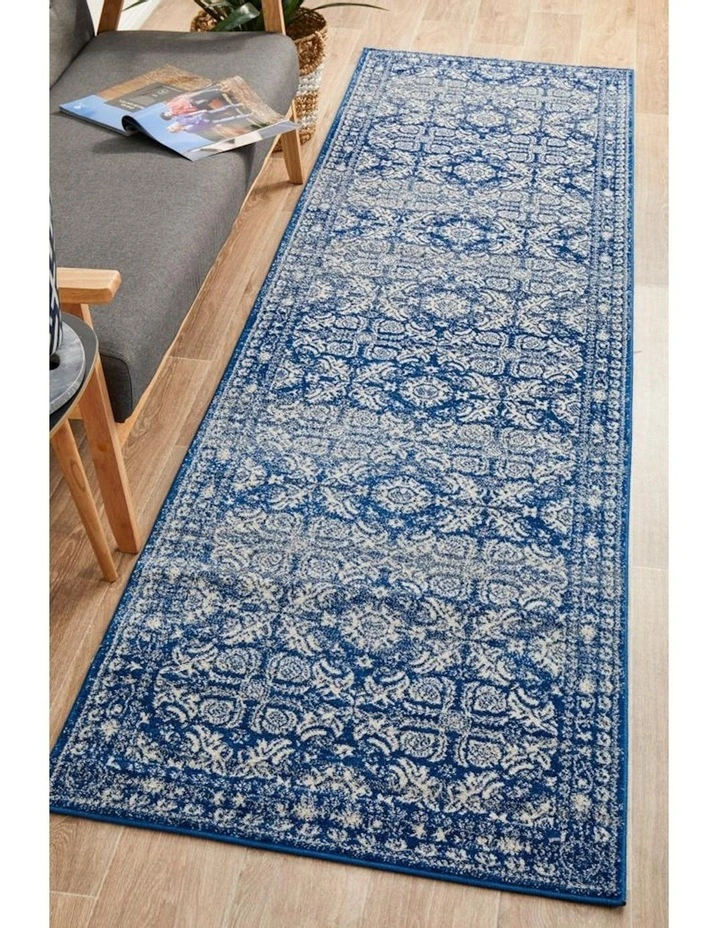 Mirage Gwyneth Transitional Runner Rug in Navy