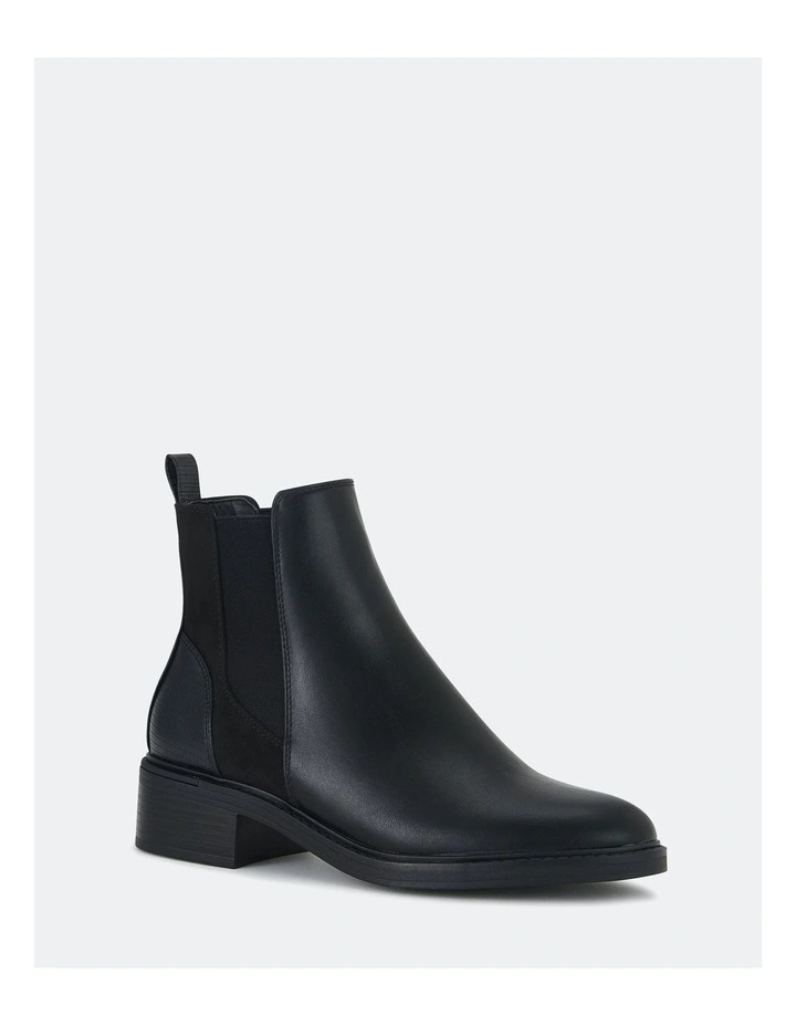 Daniela Boots in Black