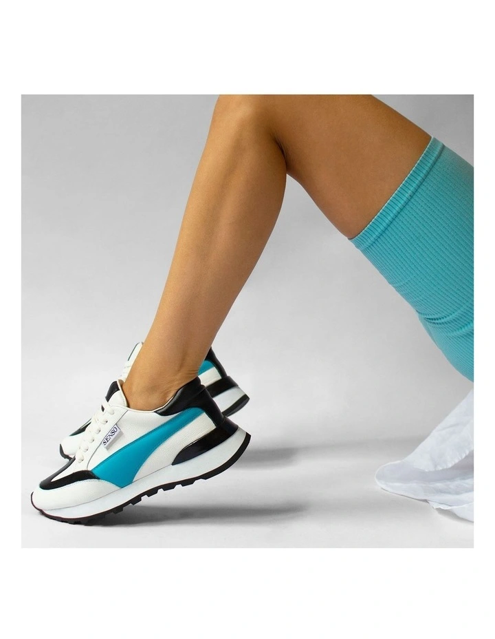 Eason III Sneaker in White
