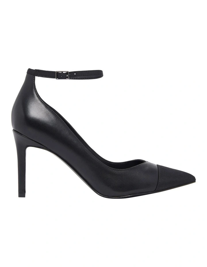 Erenn Pump in Black
