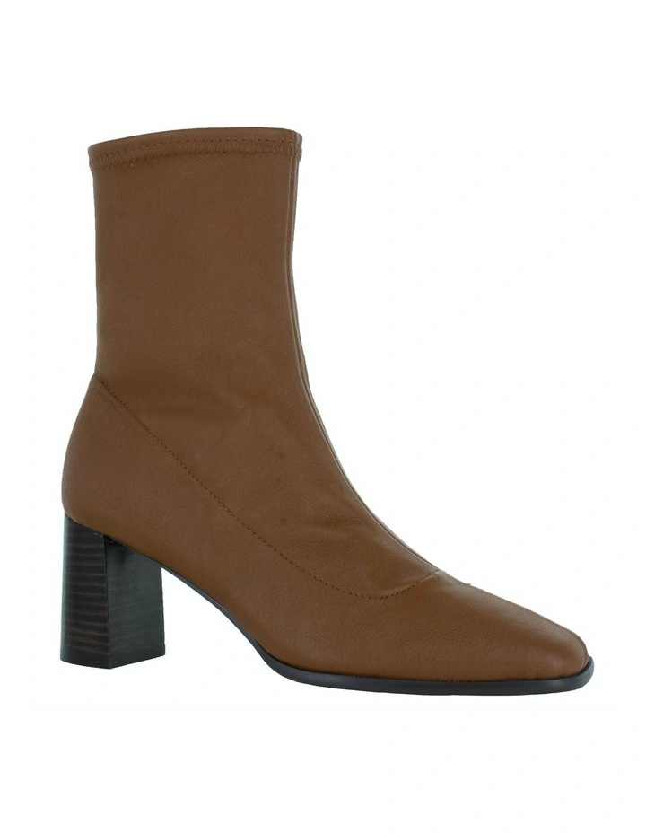 Elsie II Ankle Boots in Brown