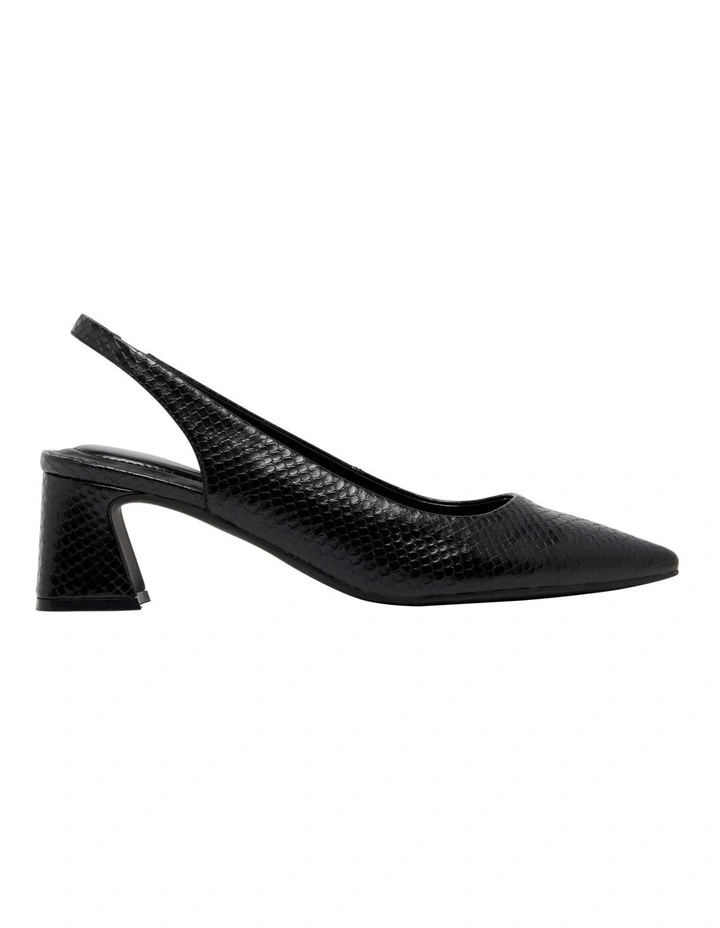 Cornela Pump in Black