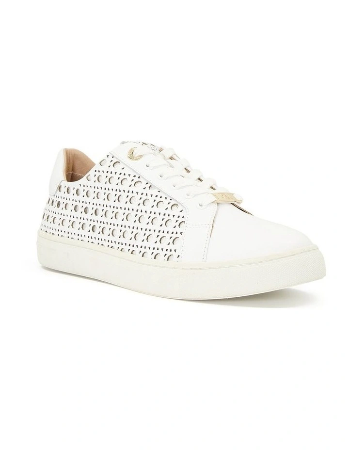 Ease Sneaker in White