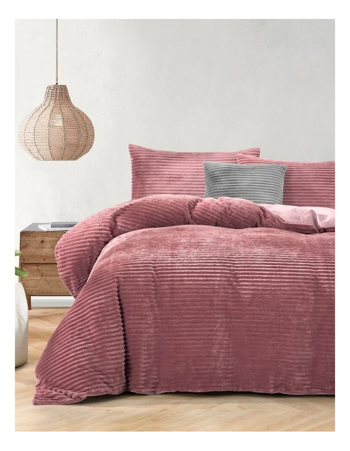 Embossed Teddy Fleece Quilt Cover Set in Blush