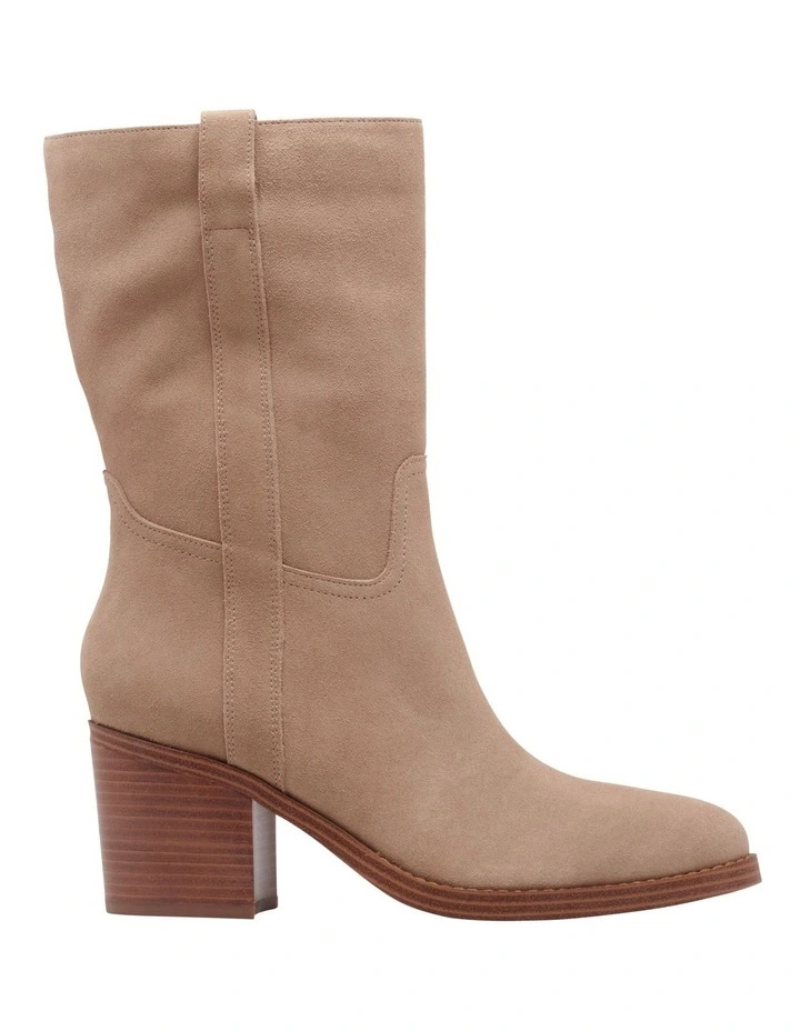 Hess Boots in Taupe
