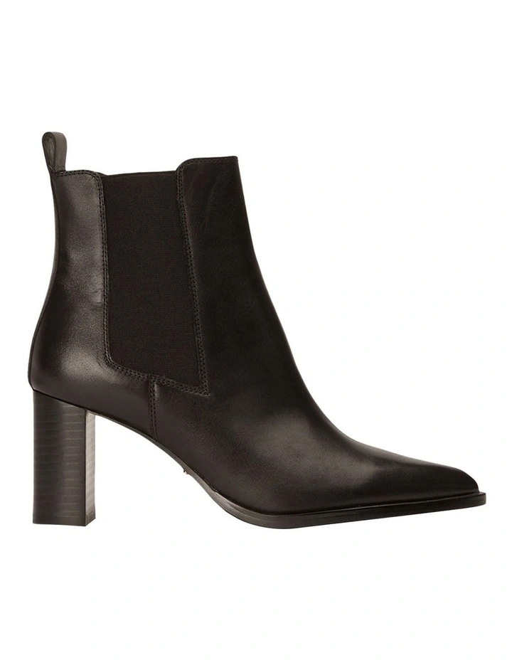 Piston Boots in Black Como