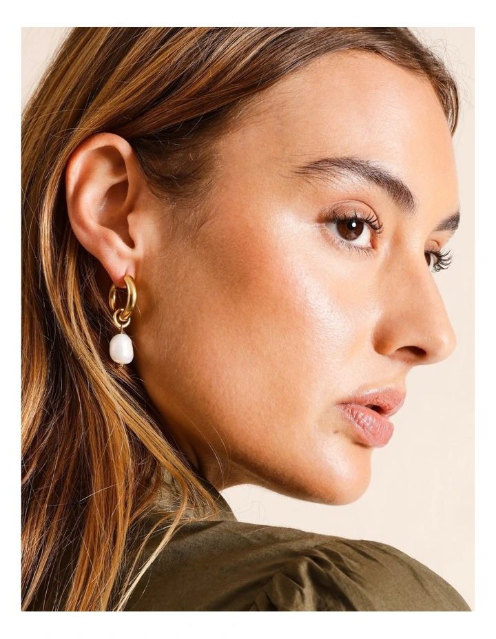Freshwater Pearl Hoop Earring 20mm in Gold