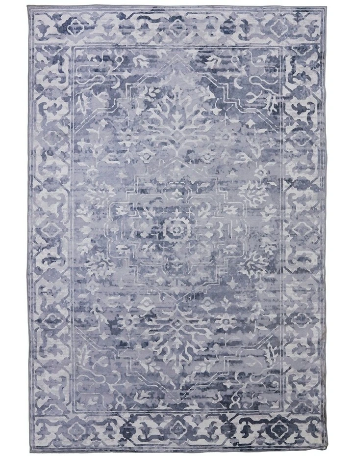 Shay Traditional Distressed Rug in Grey