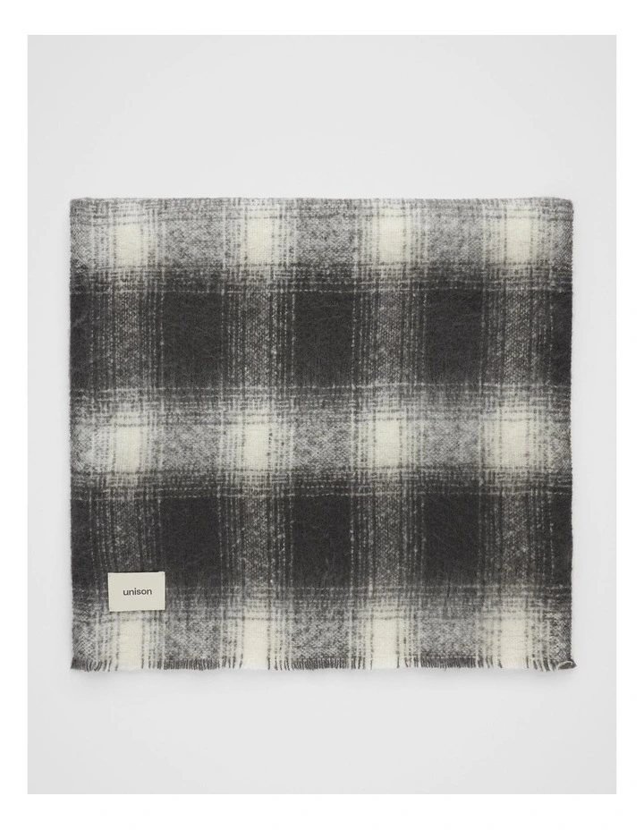 Check Scarf in Black
