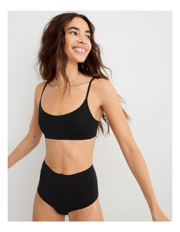 Smoothez Skinny Scoop Bralette in True Black
