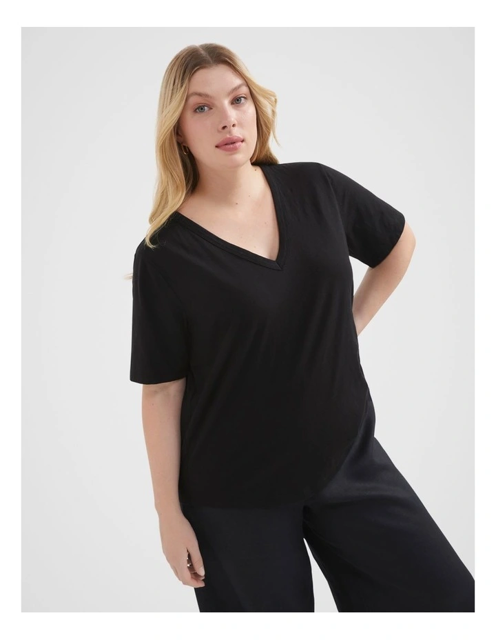Common Standard Organic Cotton V-Neck Tee in Black