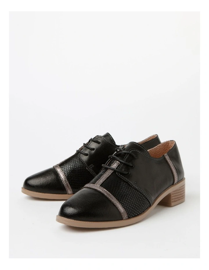 Muse Flat Shoes in Black Leather