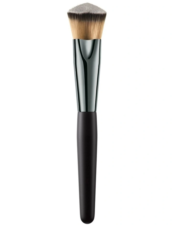 Teint Couture Everwear Brush in Black