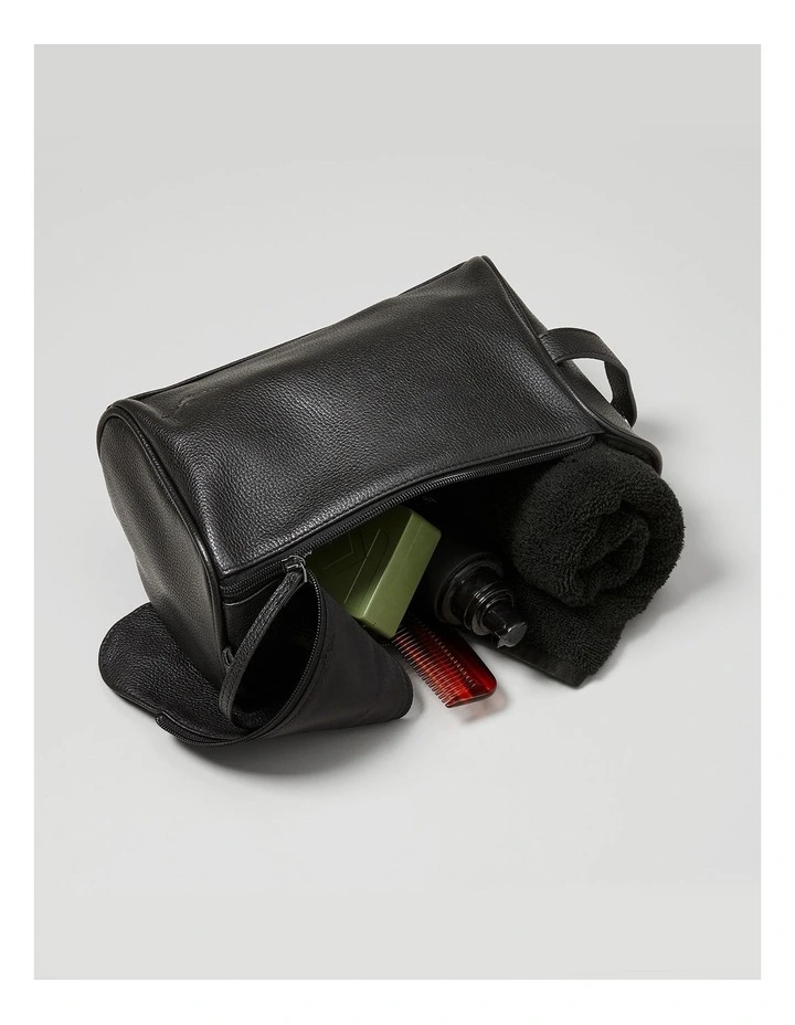 Montoro Leather Wash Bag in Black
