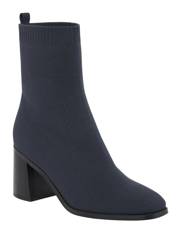 Meren Boots in Navy