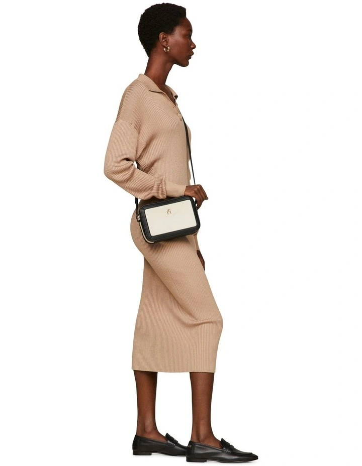 Essential Contrast Crossover Bag in Multi