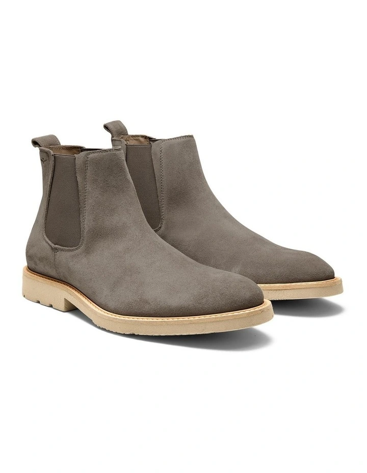 Lesnar Suede Chelsea Boots in Taupe
