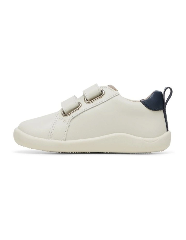 Destin Ground Sneakers in White