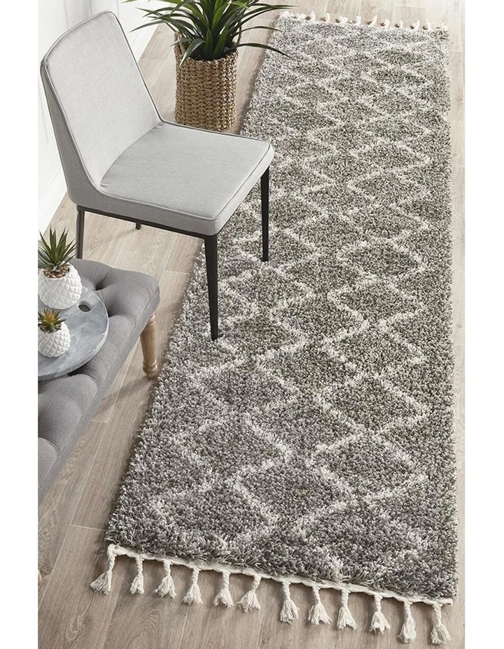Saffron 11 Runner Rug in Grey