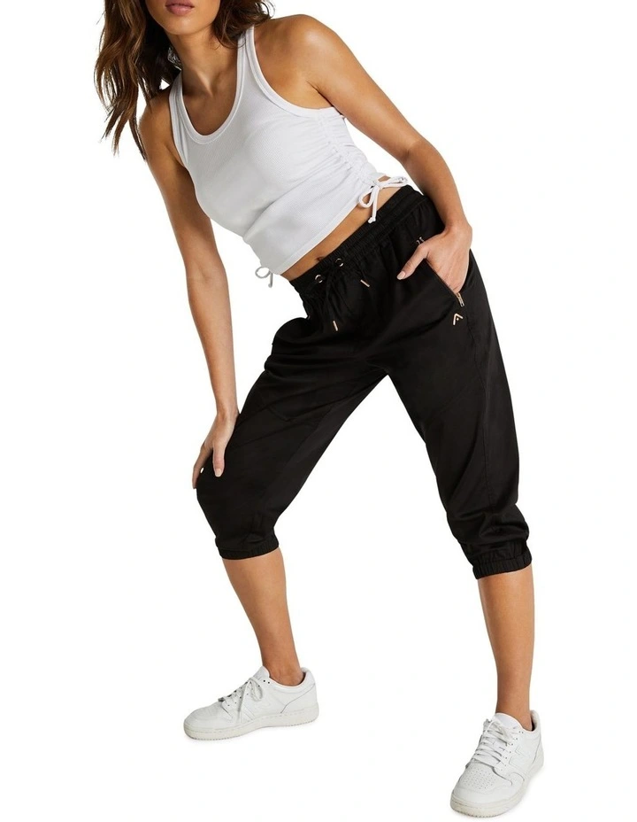 Woven 3/4 Jogger in Black