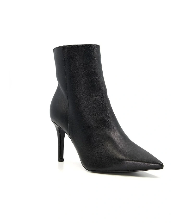 Oliyah Boots in Black
