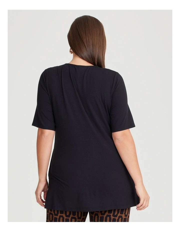 Keyhole Detail Natural Top in Black