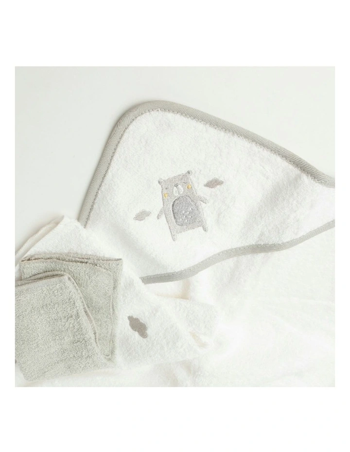 Hooded Towel And 4 Piece Washer Set in White