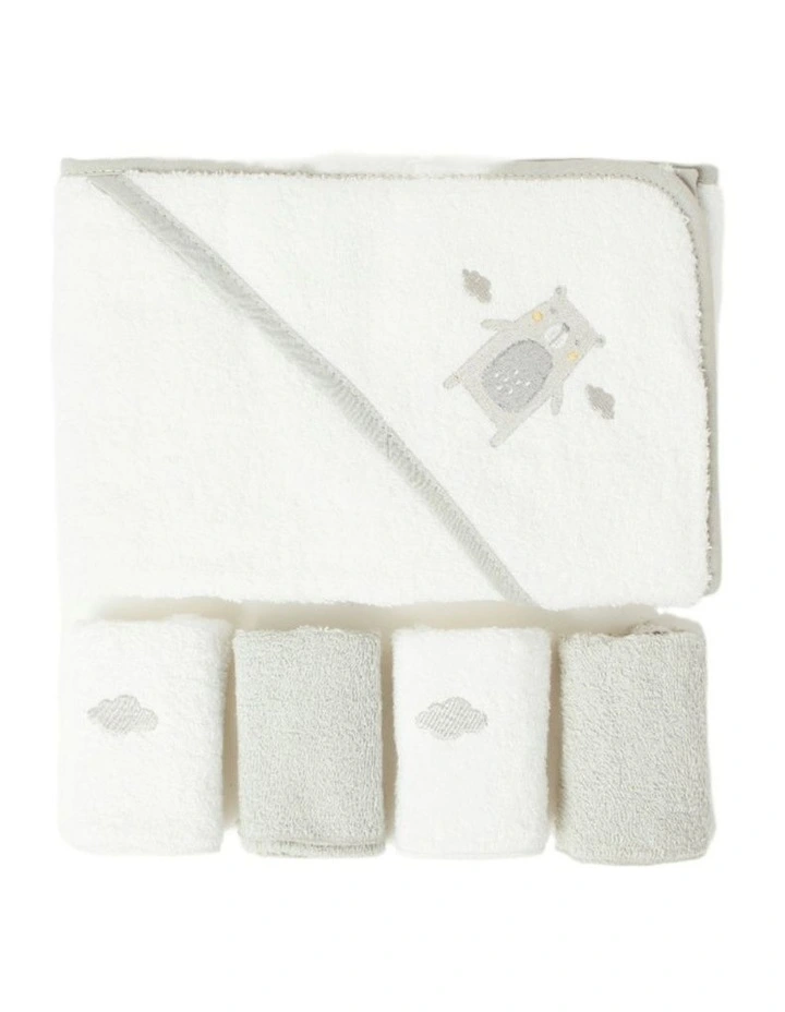 Hooded Towel And 4 Piece Washer Set in White
