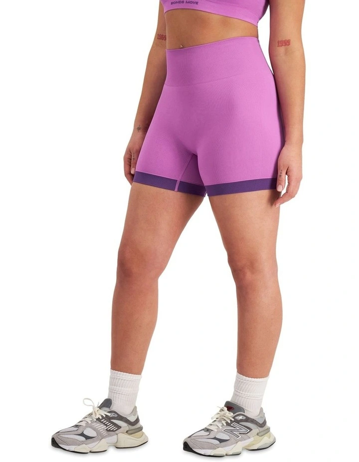 Move Seamless Hot Shorts in Vivid Orchid
