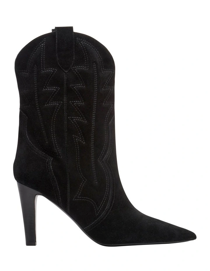 Alama Boots in Black