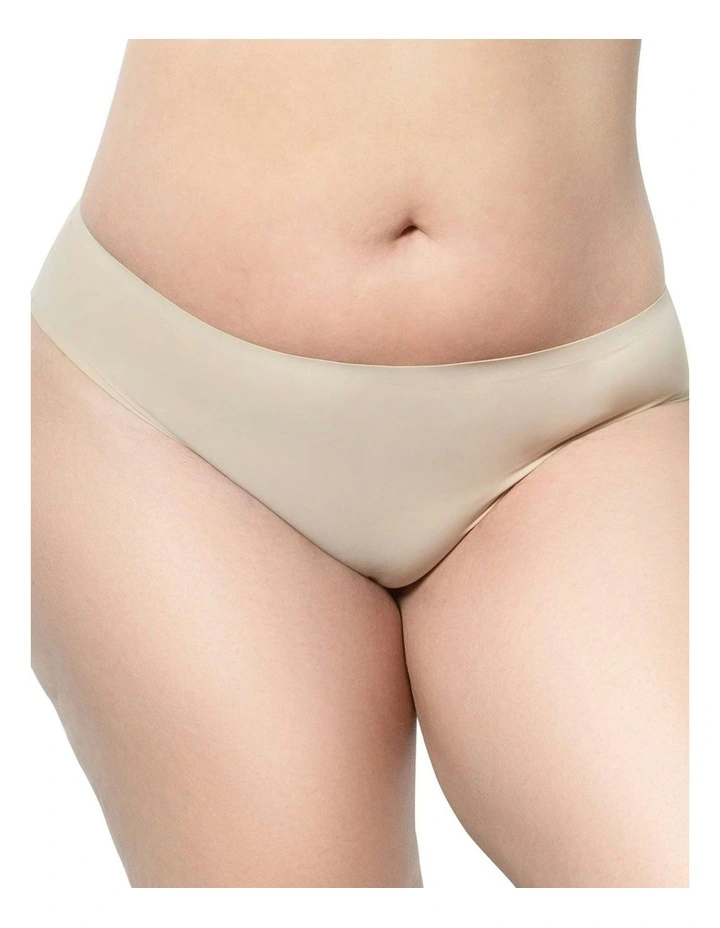 Bonded Seamless-Effect Hipster Brief in European Nude