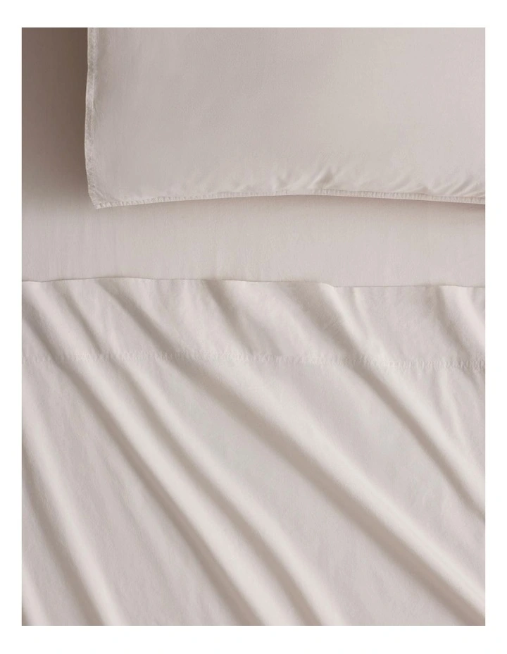 Bayley Washed Percale Fitted Sheet in Pebble