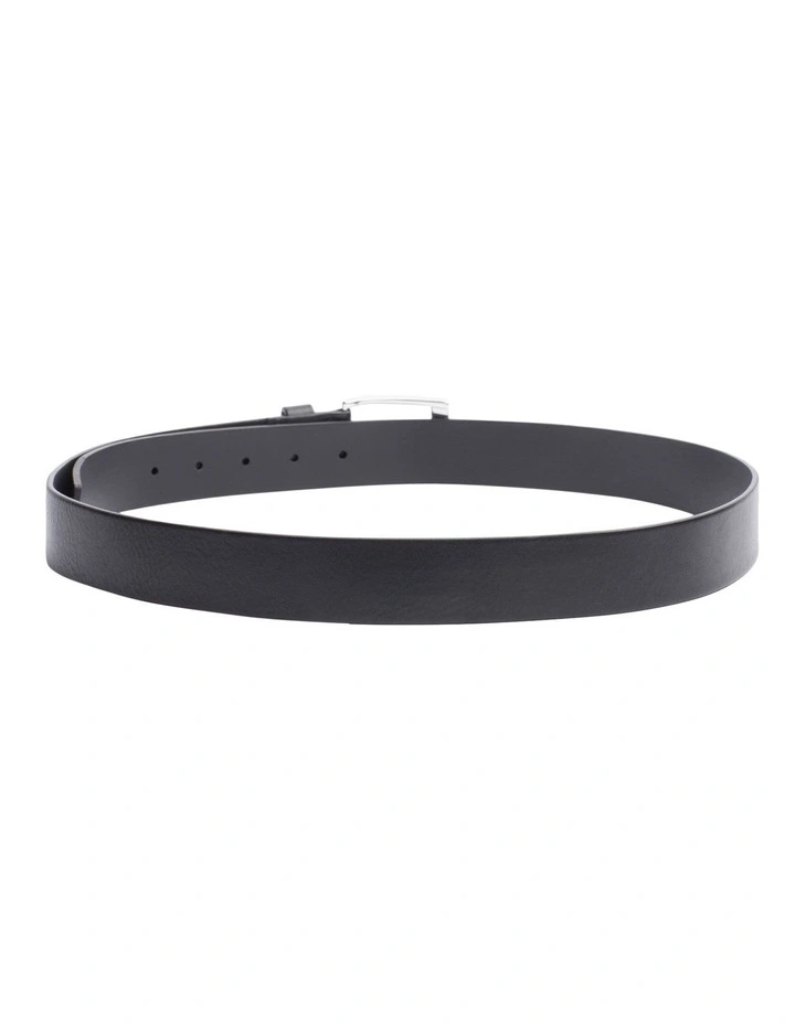 Flag Buckle Leather Belt in Black